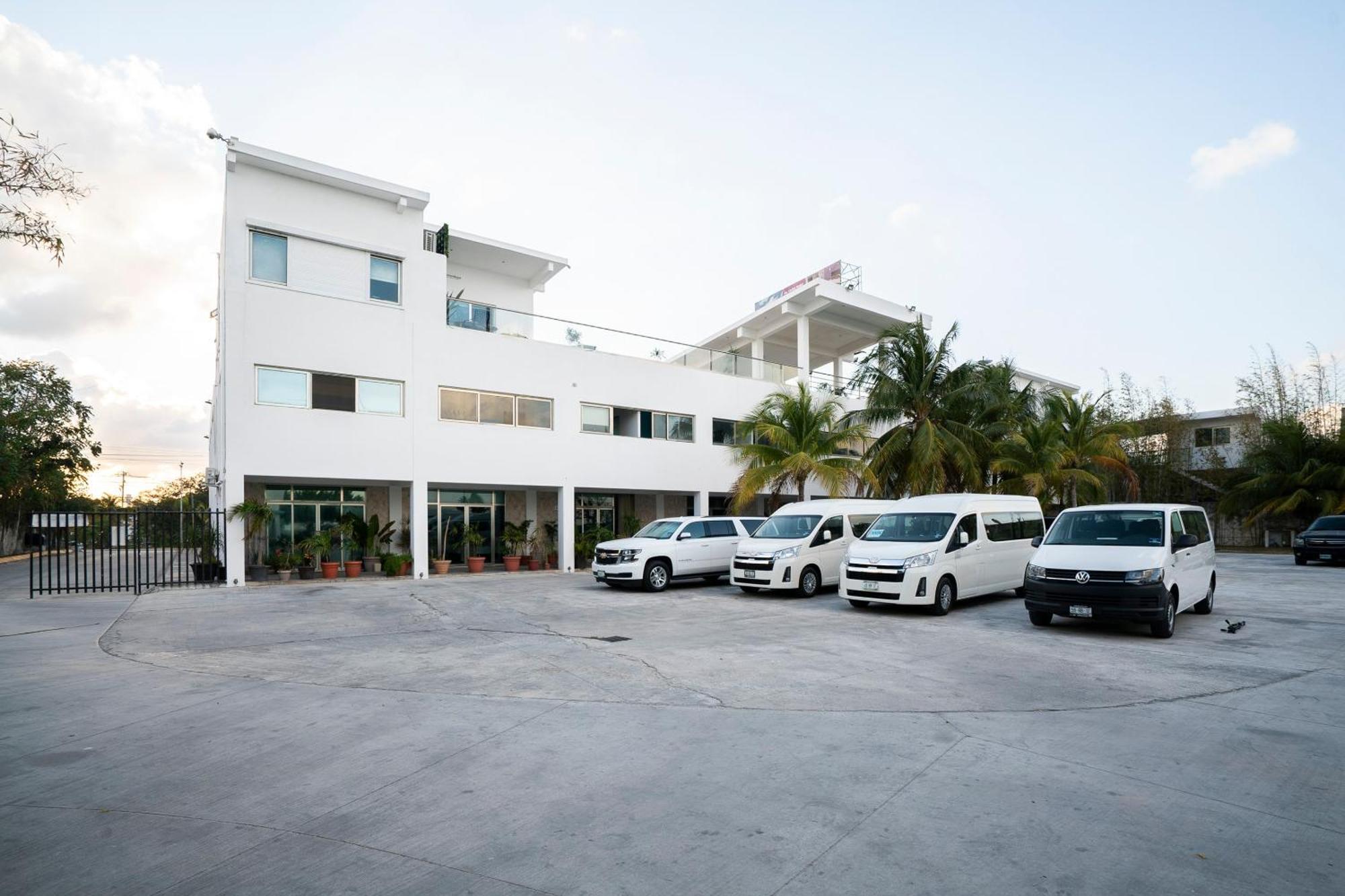 Capital O Cancun International Airport 24 7 Exterior foto